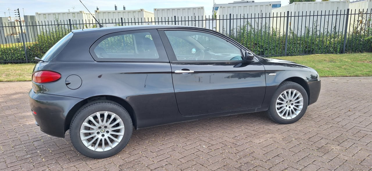 Alfa Romeo 147 2.0 ts 3 deurs, airconditioning,cruisecontrol