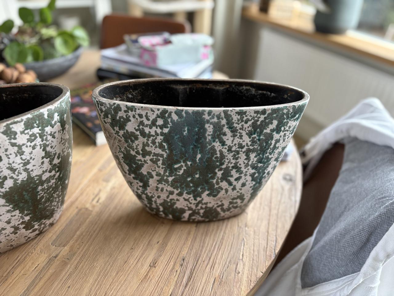 2 super mooie ovale bloempotten