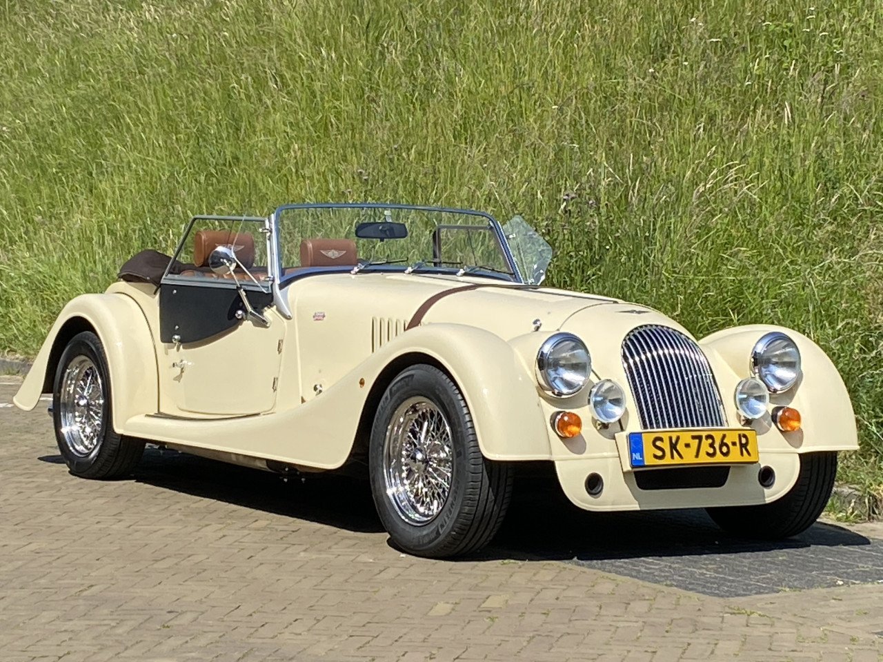 Te Huur Op De Mooiste Dag Van Je Leven , Een Morgan Roadster