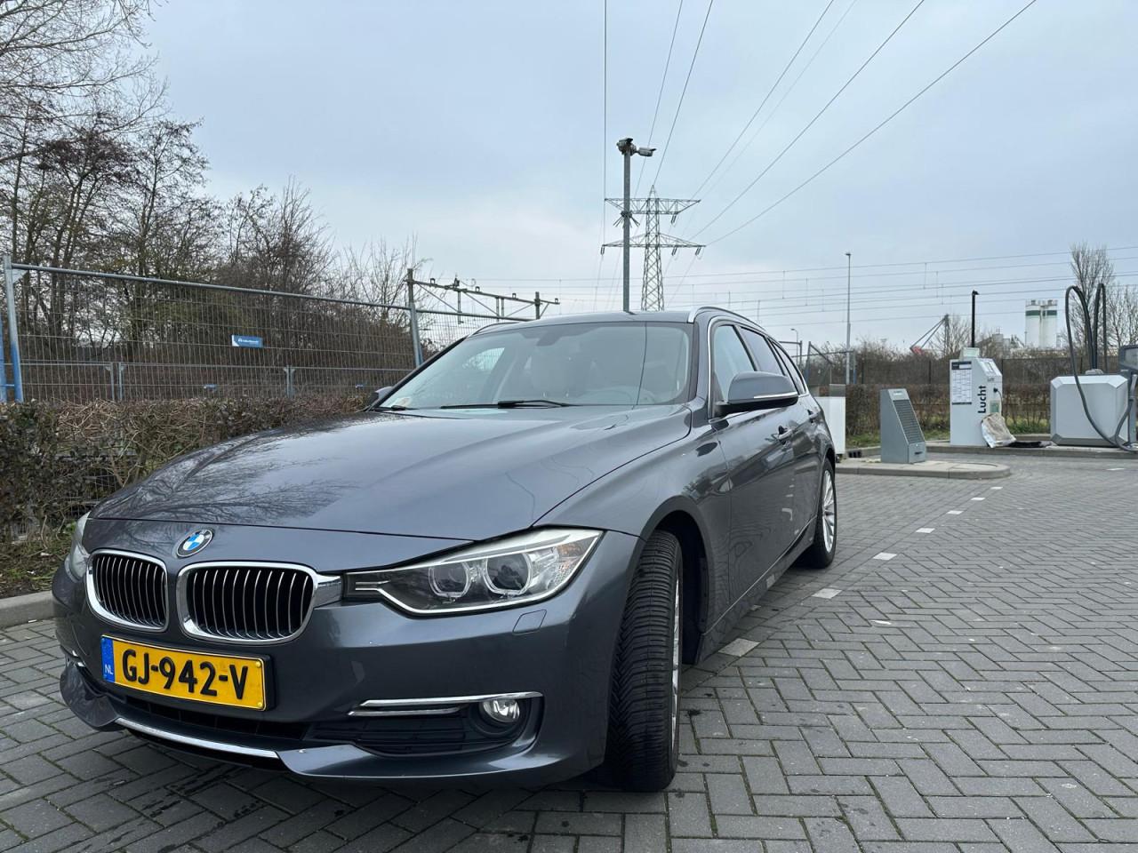 BMW 316i Touring Luxury Line | Origineel NL | Dealer Onderhouden t/m 2025