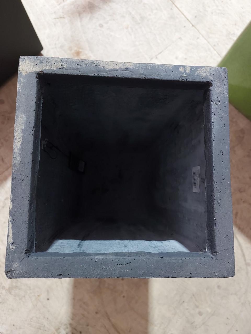 Donkergrijze smalle bloembak