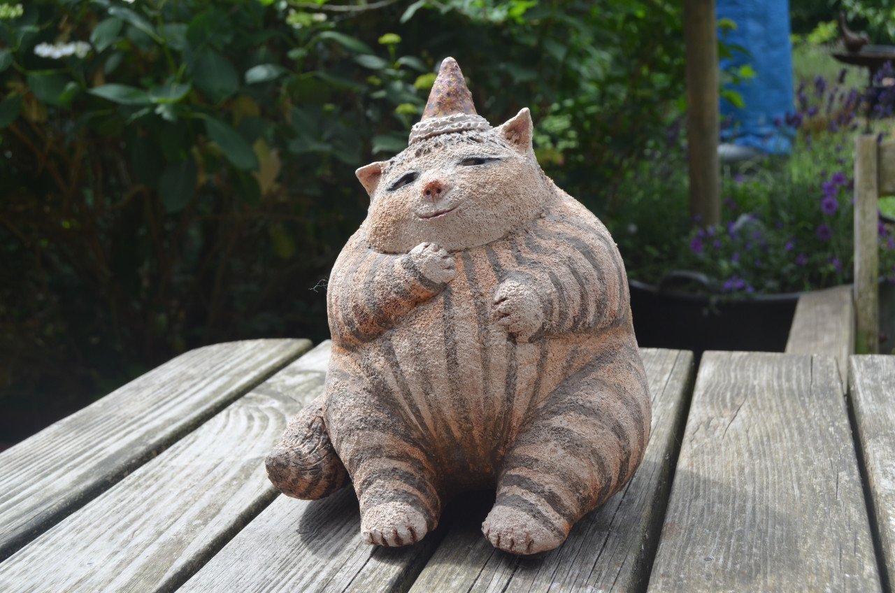 Poes met puntmuts keramiek
