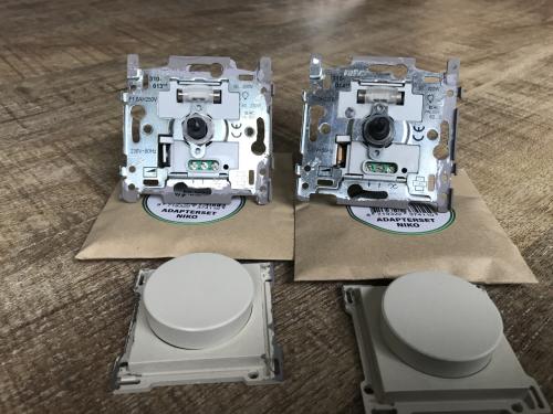 1x dimmer 60-420W en 1x 60-300W merk Niko