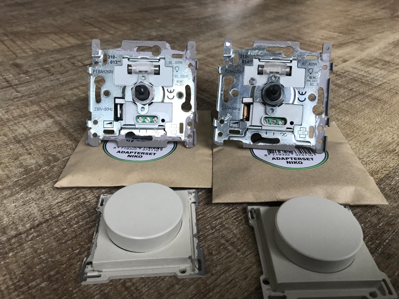 1x dimmer 60-420W en 1x 60-300W merk Niko