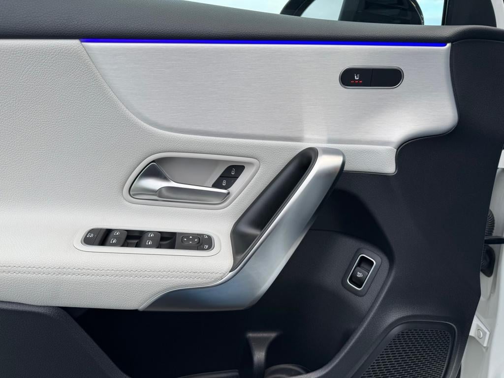 Mercedes-Benz A-Klasse 200 amg line night- pakket automaat , sfeer verlicht