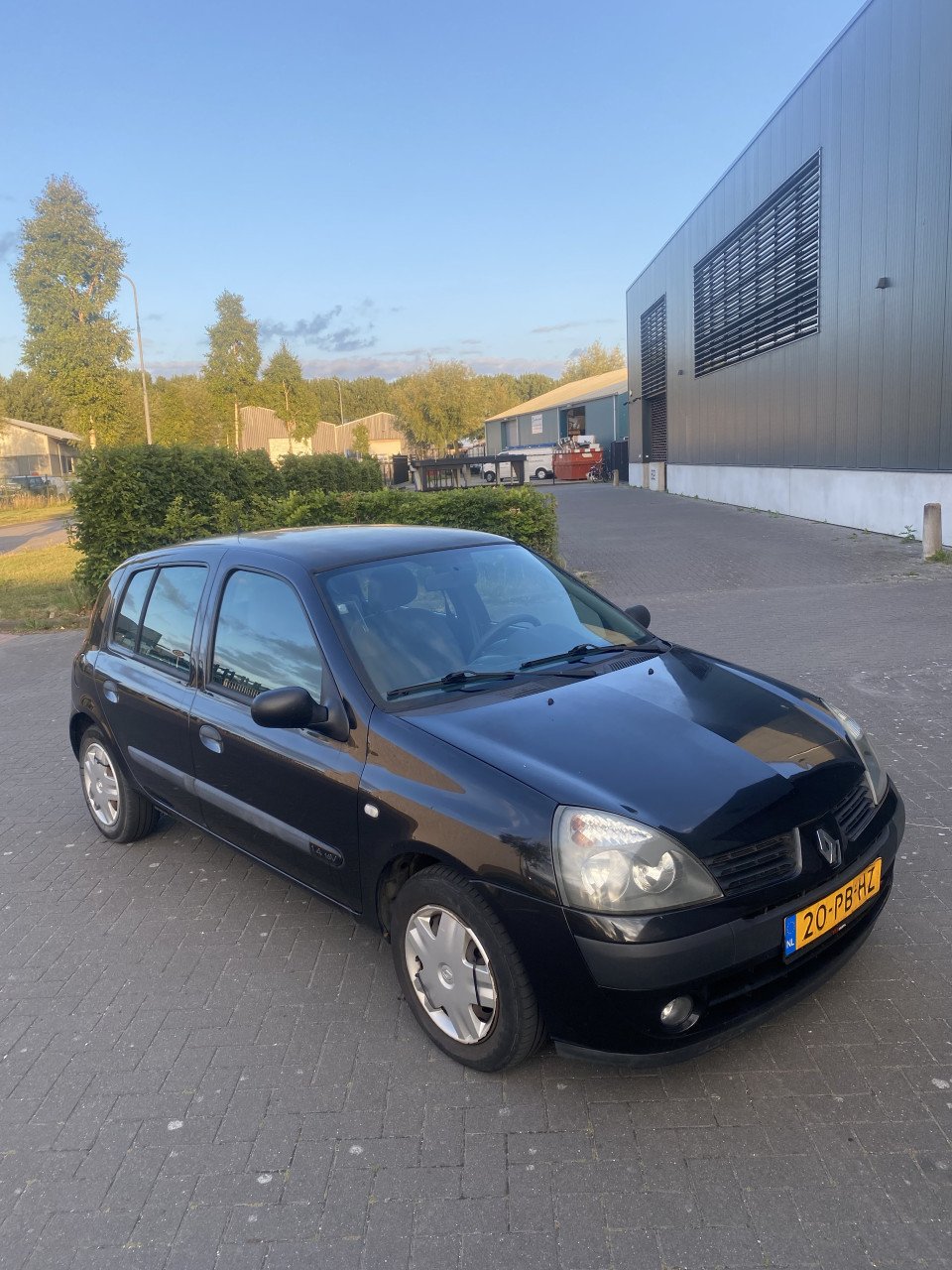 Renault Clio 1.4 16V Autbas E3 2004 Zwart | NAP