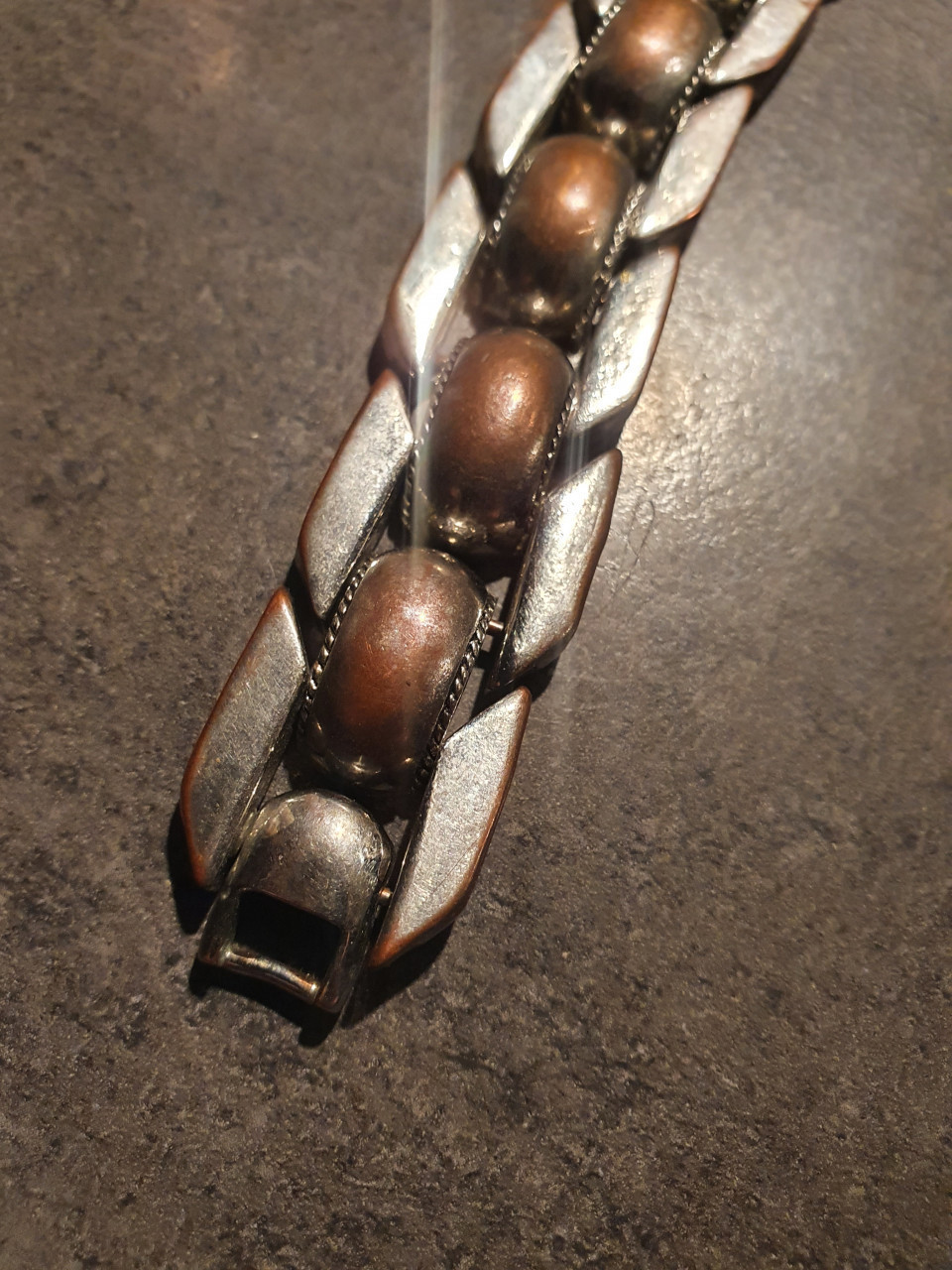 Heel leuk retro vintage armband van zwaar metaal (jaren 50/60)....