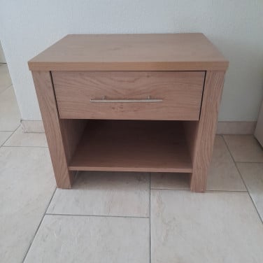 Nachtkastje  53 x 40 x 45H  ( in goede nette staat)