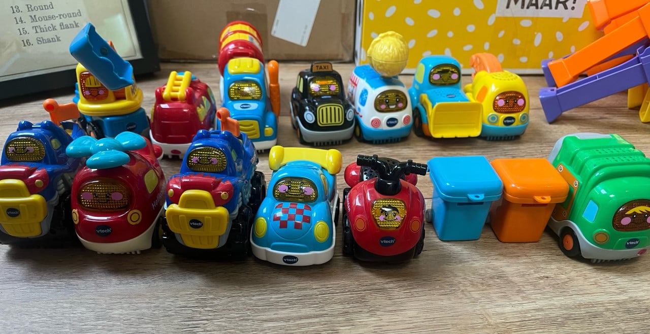 Heel veel toet toet auto’s met garage