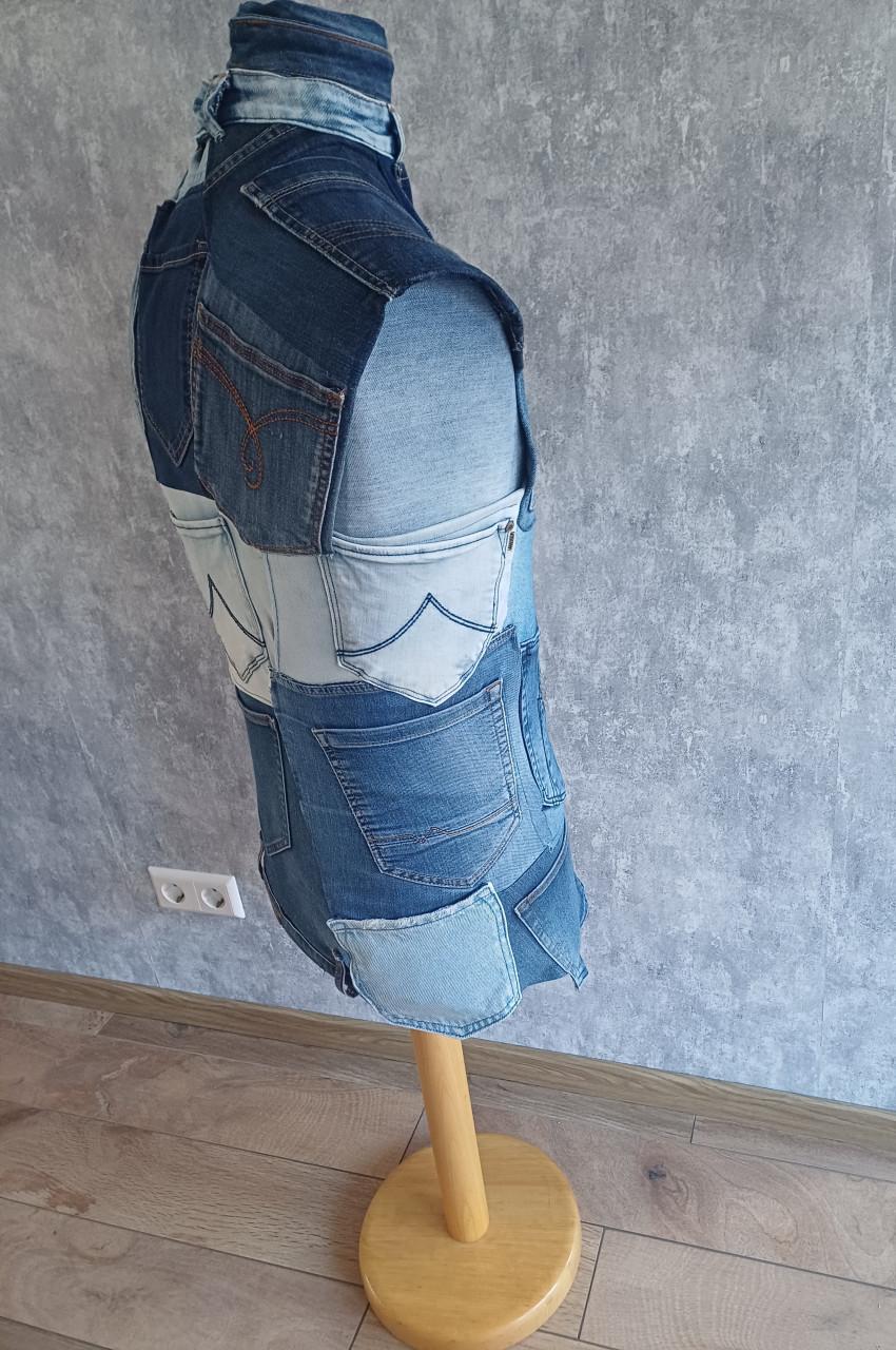 Torso in spijkerbroek