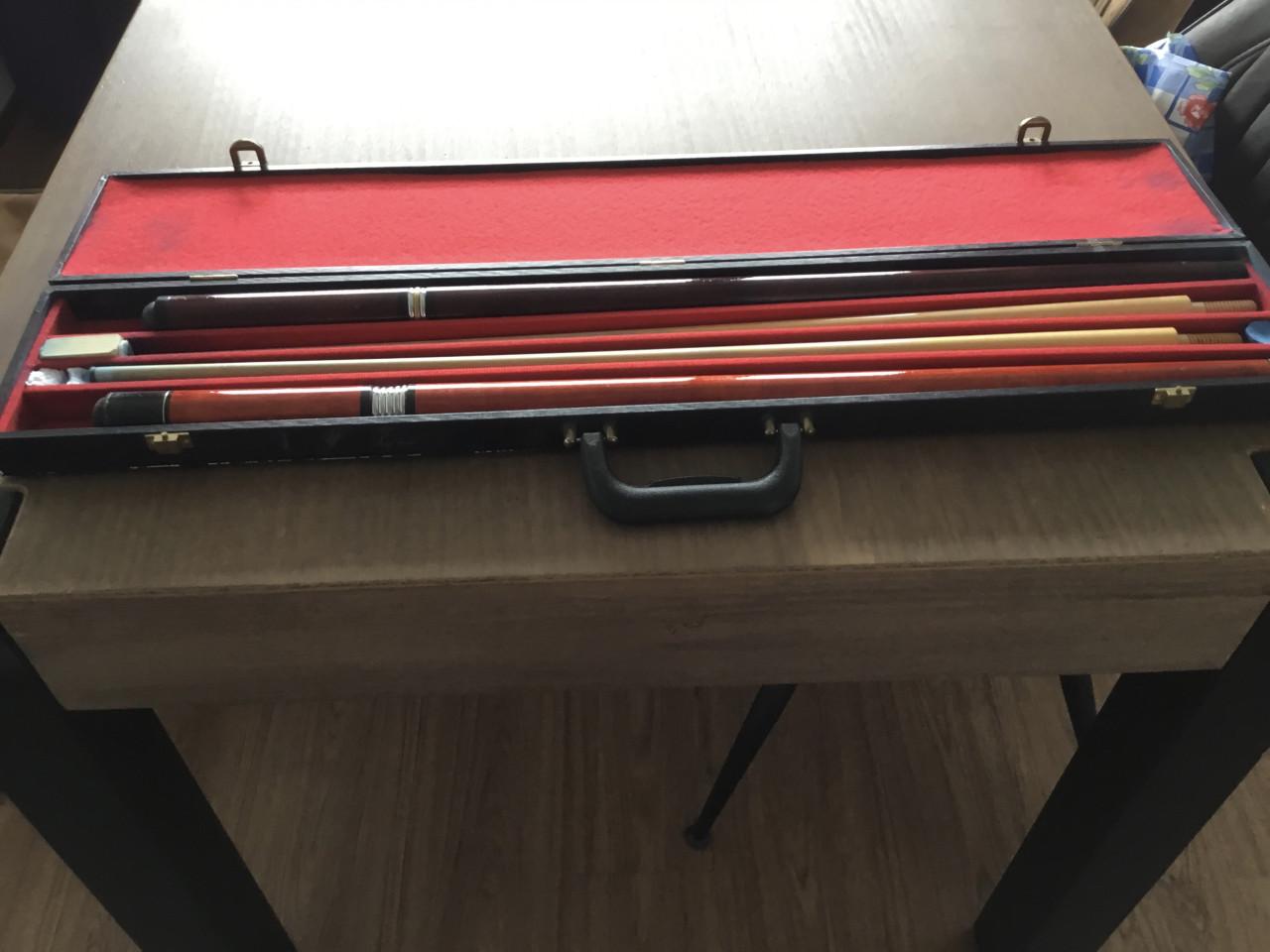 2 biljart keuen in koffer