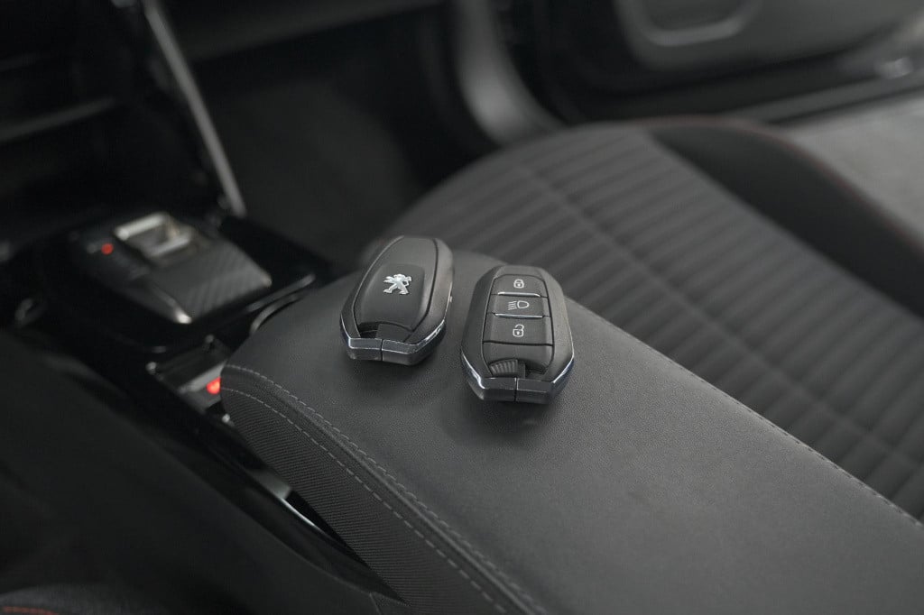 Peugeot E-2008 ev active pack 50 kwh | camera | navigatie | parkeersensoren