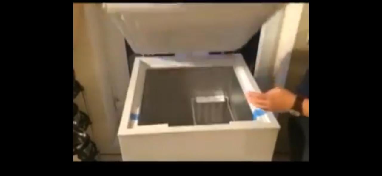 Nieuwe A+ klasse vrieskist 86x60x60 cm. Netto Inhoud vriezer 140 liter