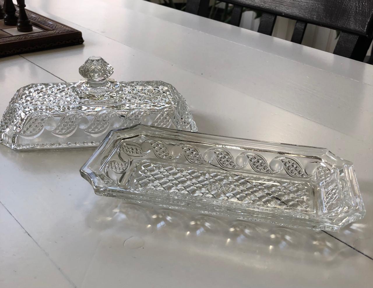 Mooi brocante botervlootje van geperst glas