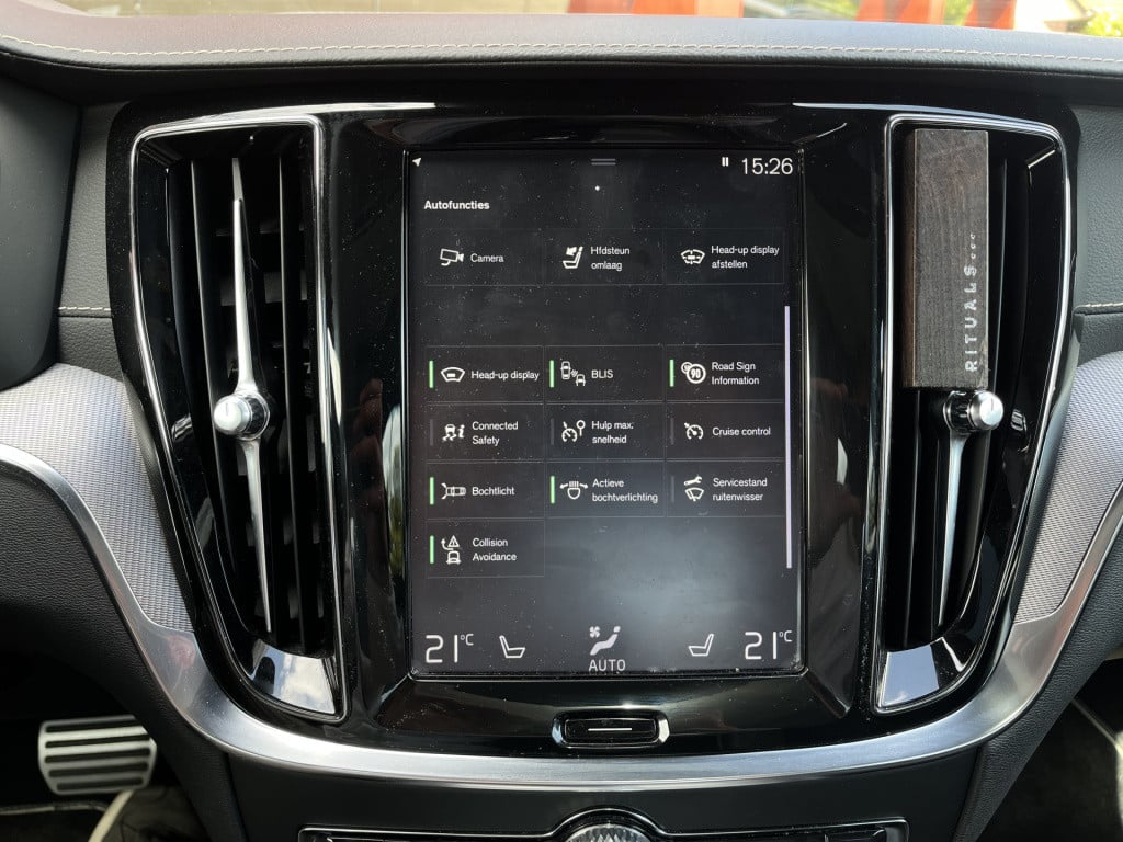 Volvo S60 2.0 t5 r-design | pano | pilot assist | head-up | carplay | stuur