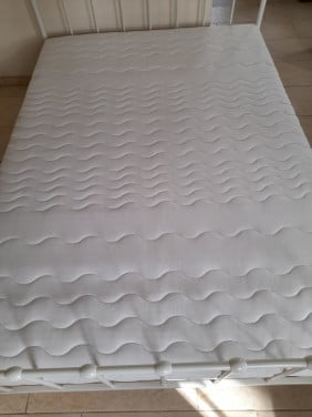 140 x 200  Schoon en  net matras  (in goede staat)