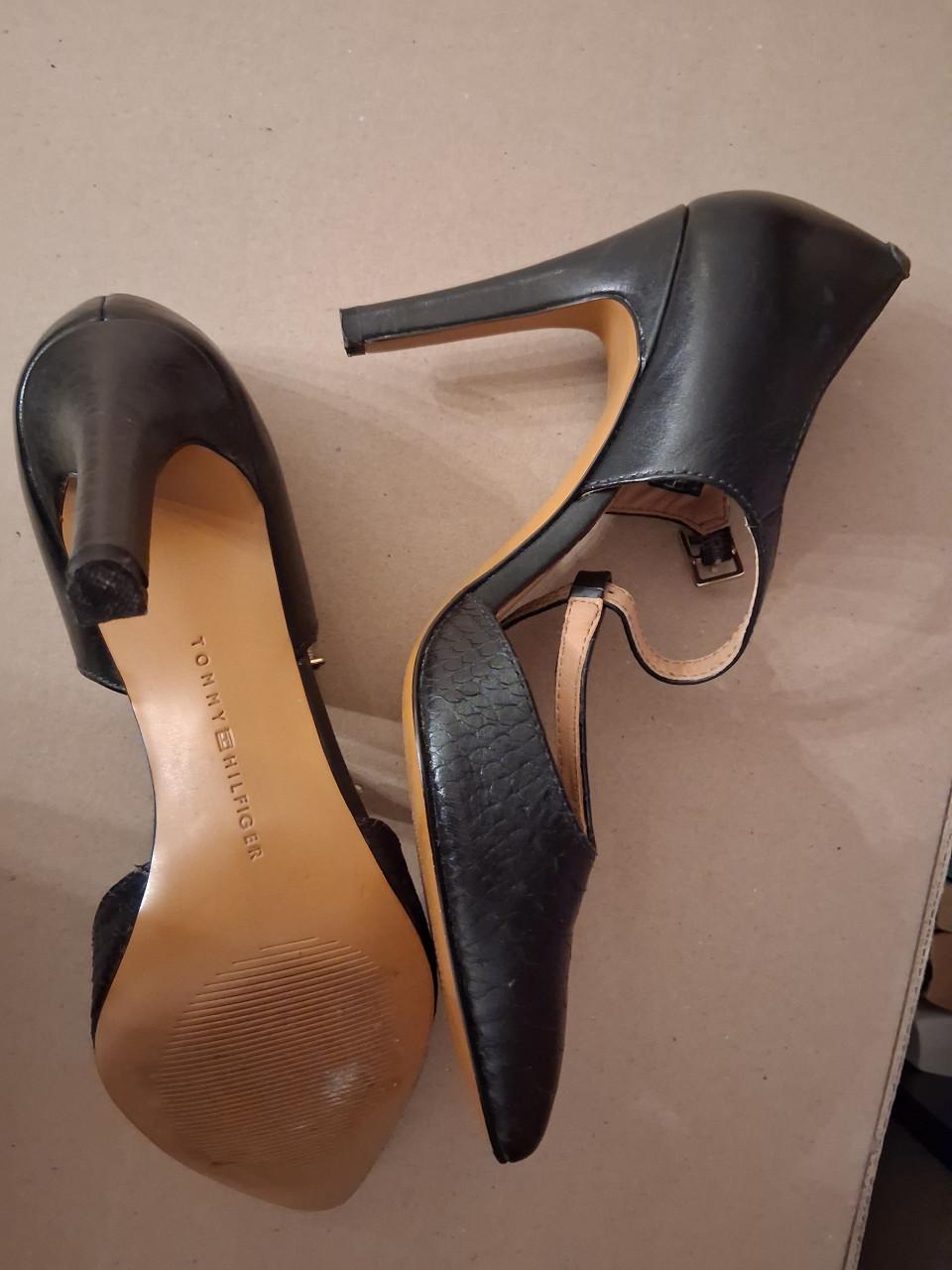 Tommy Hilfiger pumps