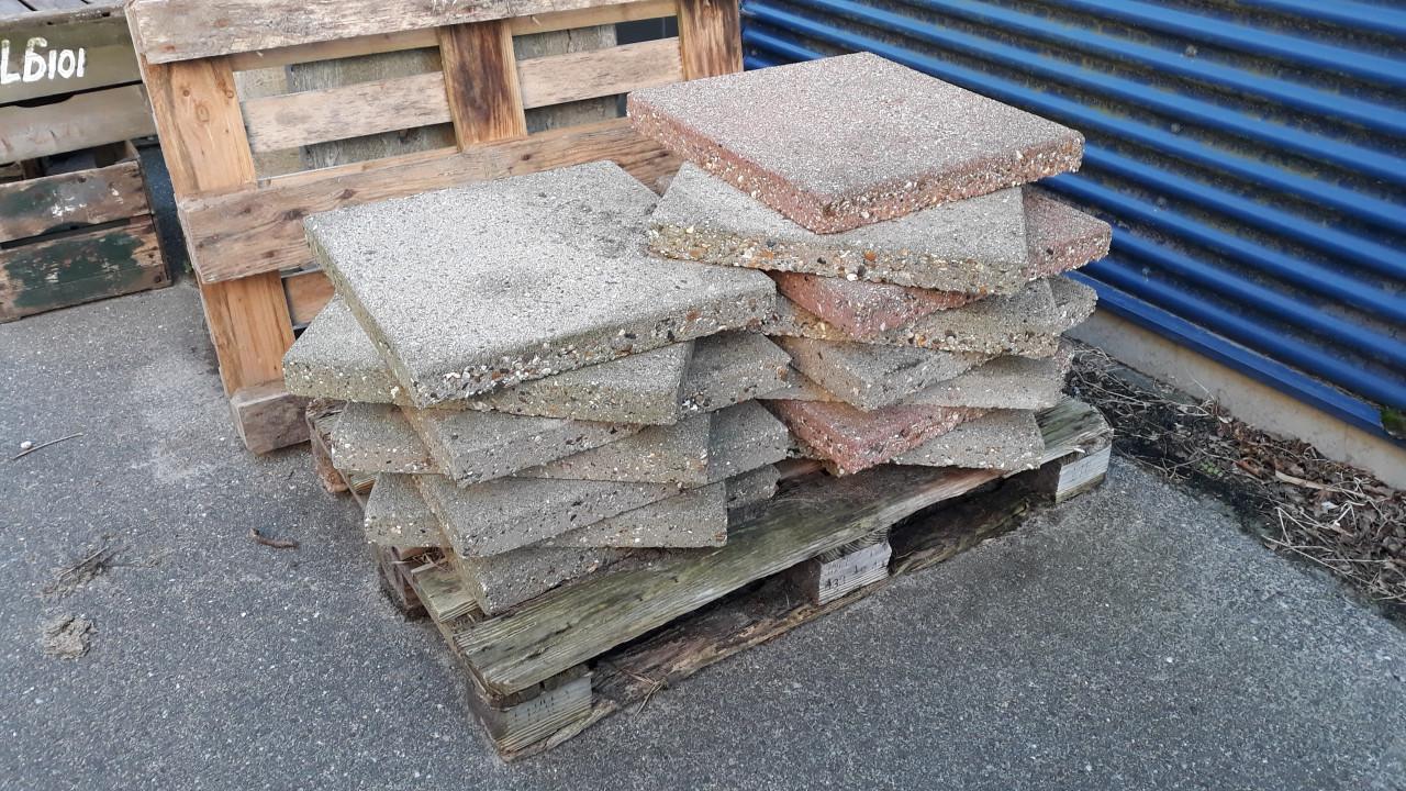 Betontegels. (50 x 50 x 6 cm)