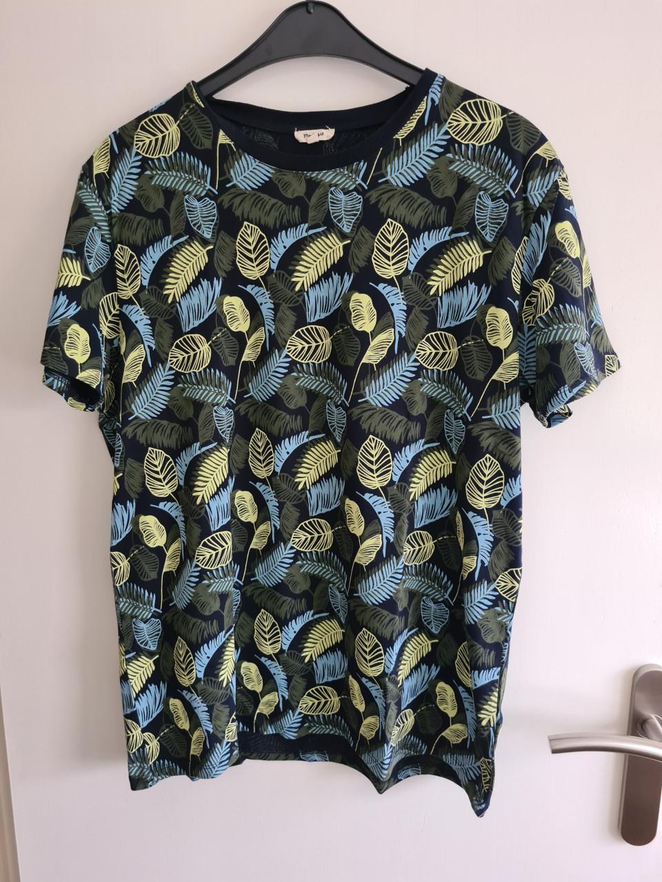 Madness donker blauw / blauw / okergeel print Tshirt Maat XL