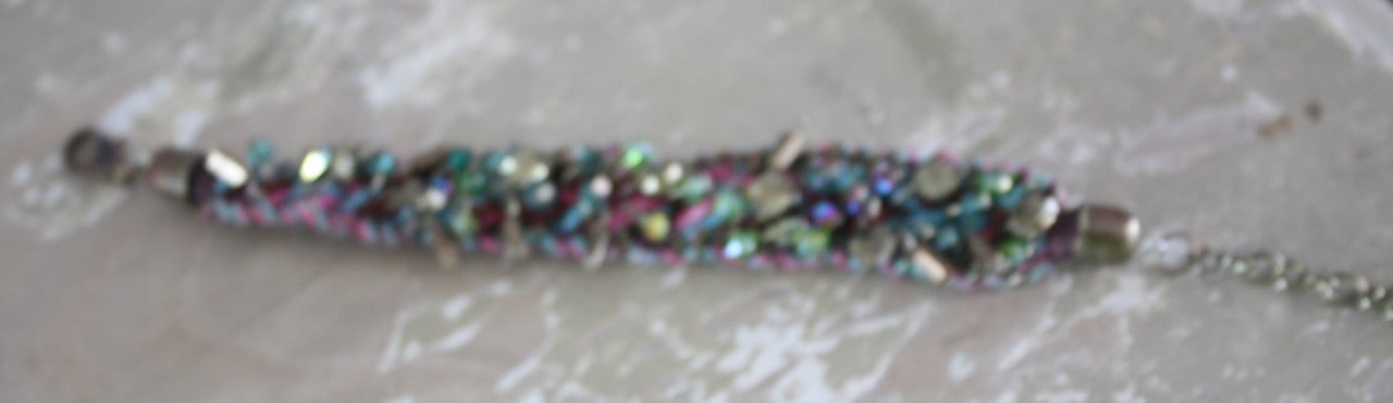 Kleurrijke armband stof en kraaltjes