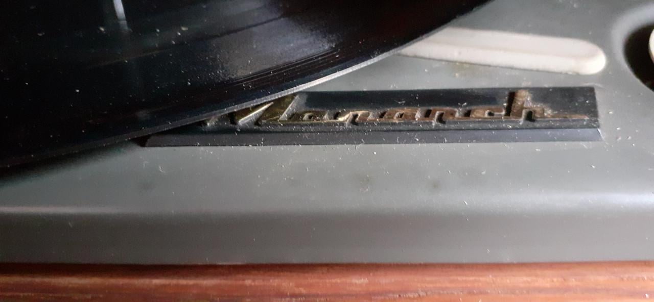 Vintage radio meubel met pick up en platen wisselaar