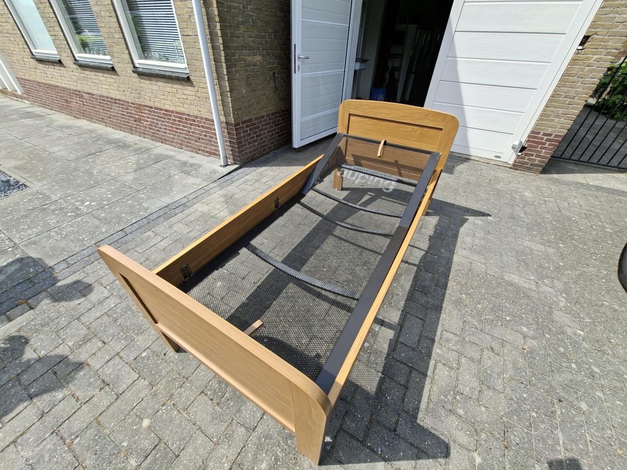 Ledikant voor senioren (verstelbaar)