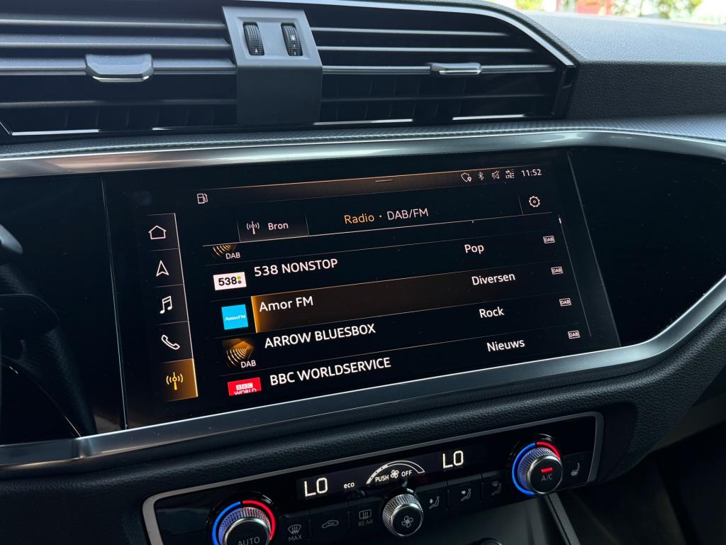 Audi Q3 35 tfsi 3x s line * matrix led * keyless * stoelverwarming
