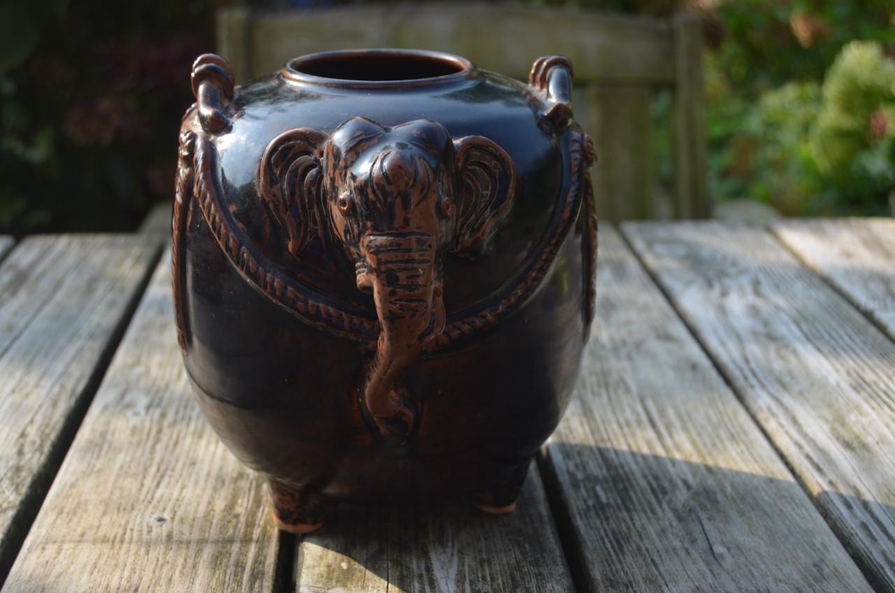 Khmer ( Cambodja/Vietnam ?) Olifanten Kalkpot ipst.