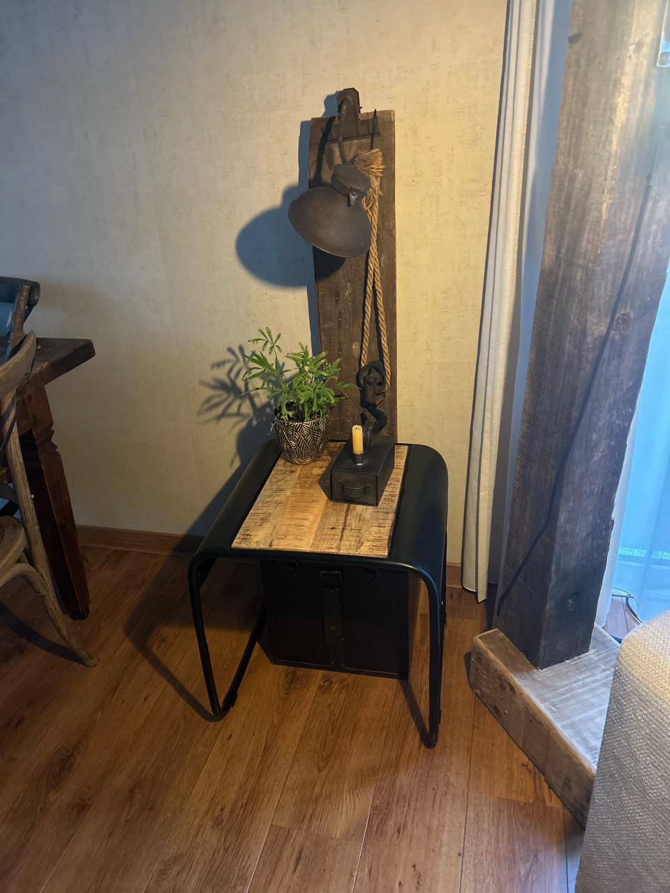 Industriële bijzettafels mangohout & metaal set van 2 (50×50×50 cm)z.g.a.n.