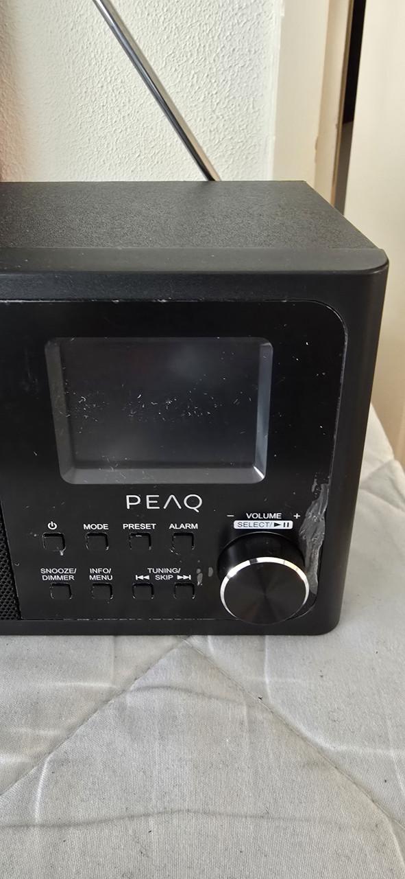 DAB RADIO PLASTIC NOG OP DISPLAY