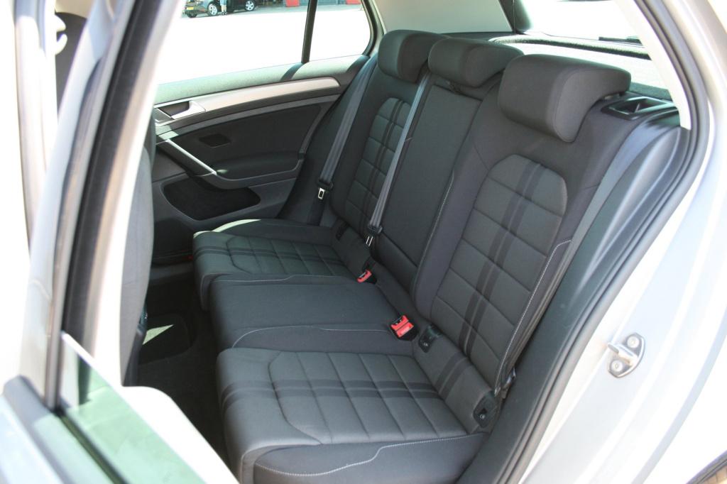 Volkswagen Golf 1.0 tsi business edition connected / navi / camera / led