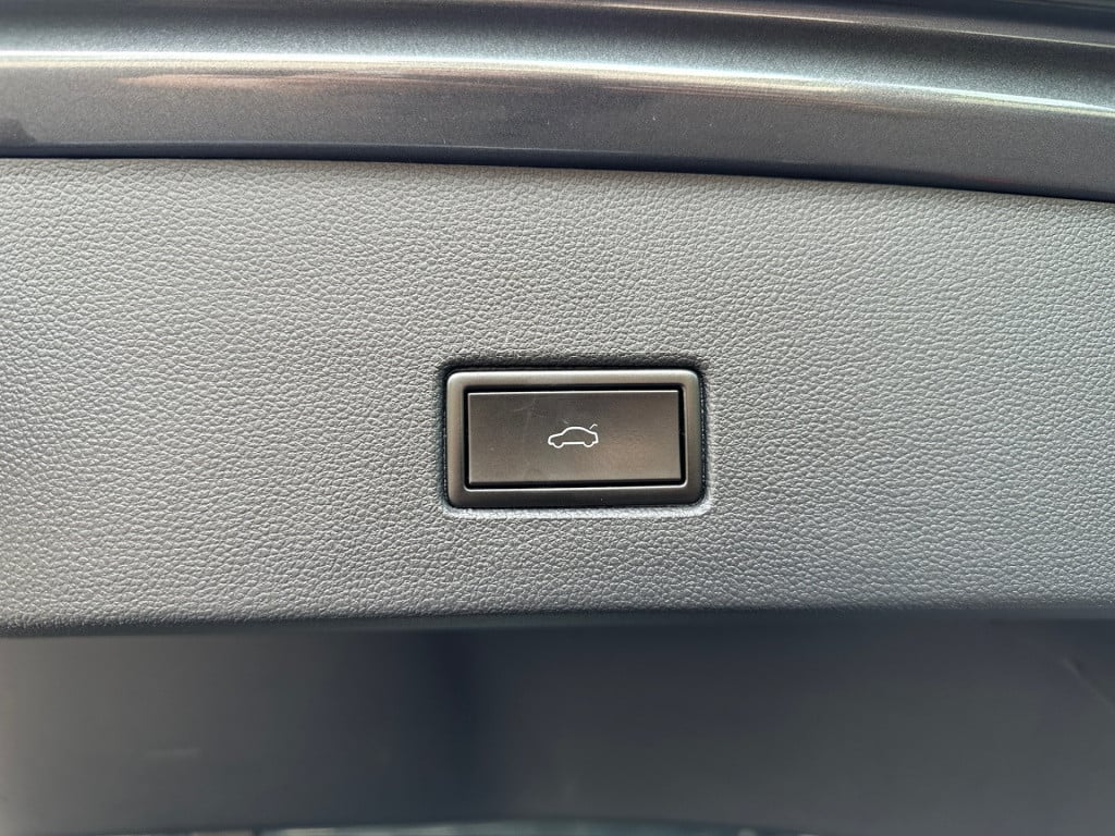 Volkswagen T-roc 1.5 tsi 150pk sport | led | dode hoek | trekhaak | carplay