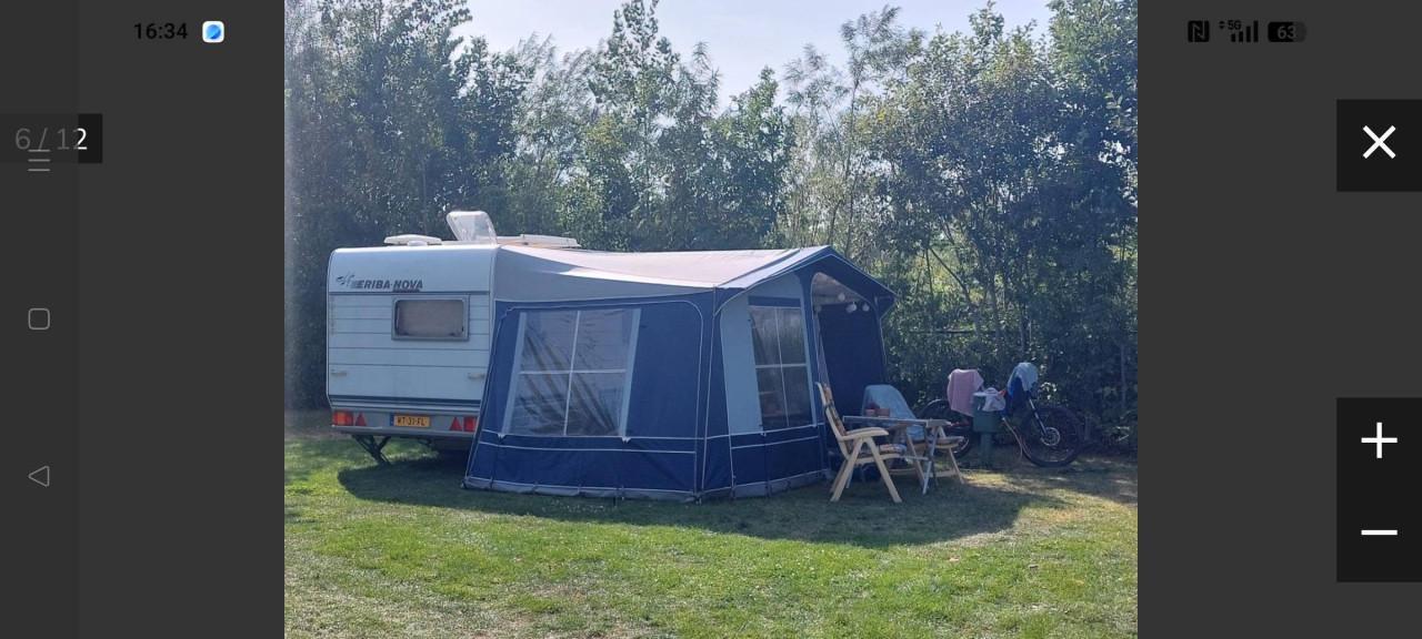 Eriba 390 met zonnepaneel en voortent