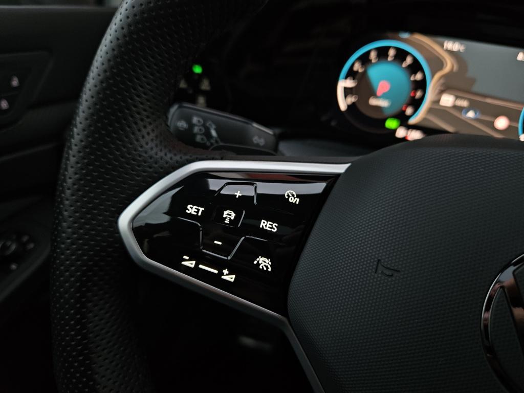 Volkswagen Golf variant 1.5 etsi r-line business+ | pano | elek. trekhaak |