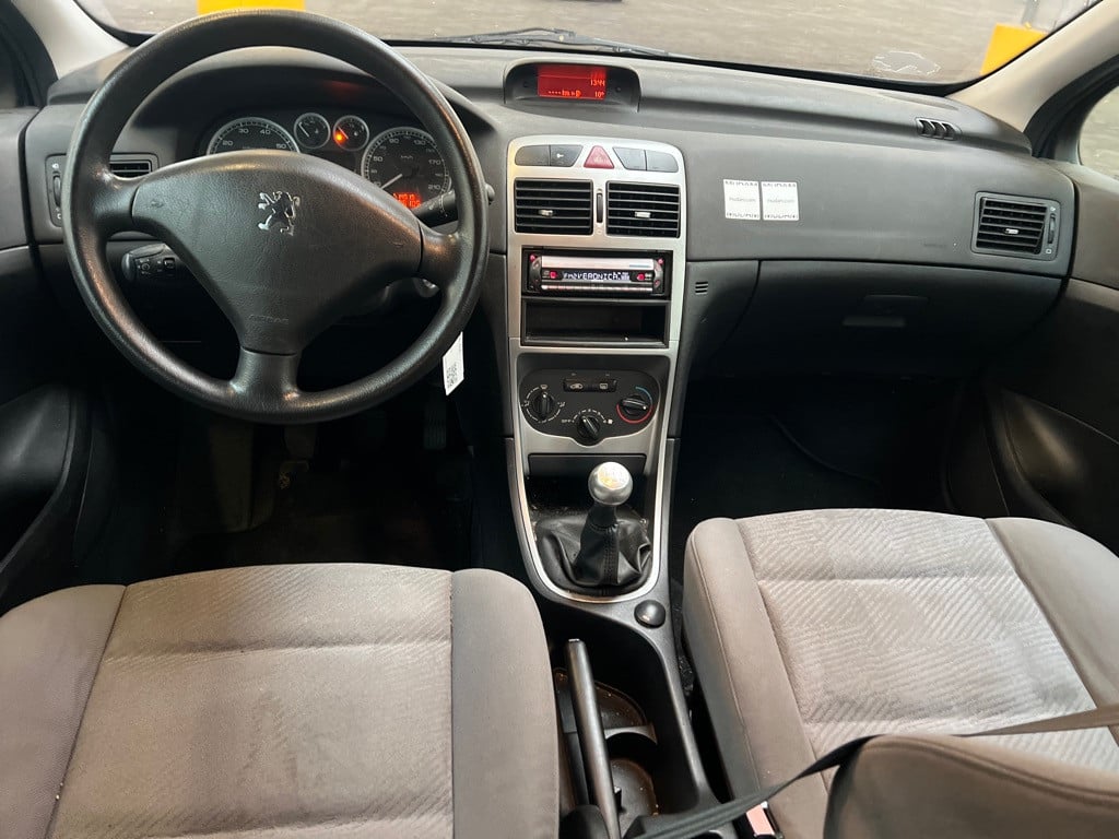 Peugeot 307-2004-5 deuren-trekhaak-radio/cd speler-igst-nw. apk-1450,=