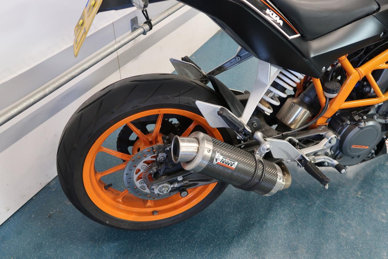 KTM 390 Duke 2013, bijzonder lage km stand