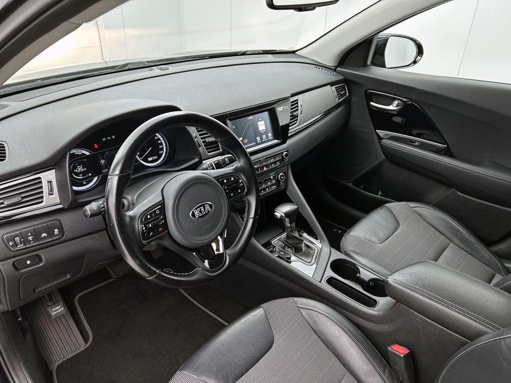 Kia Niro 1.6 gdi hybrid first edition | automaat | parkeer sensoren | half 
