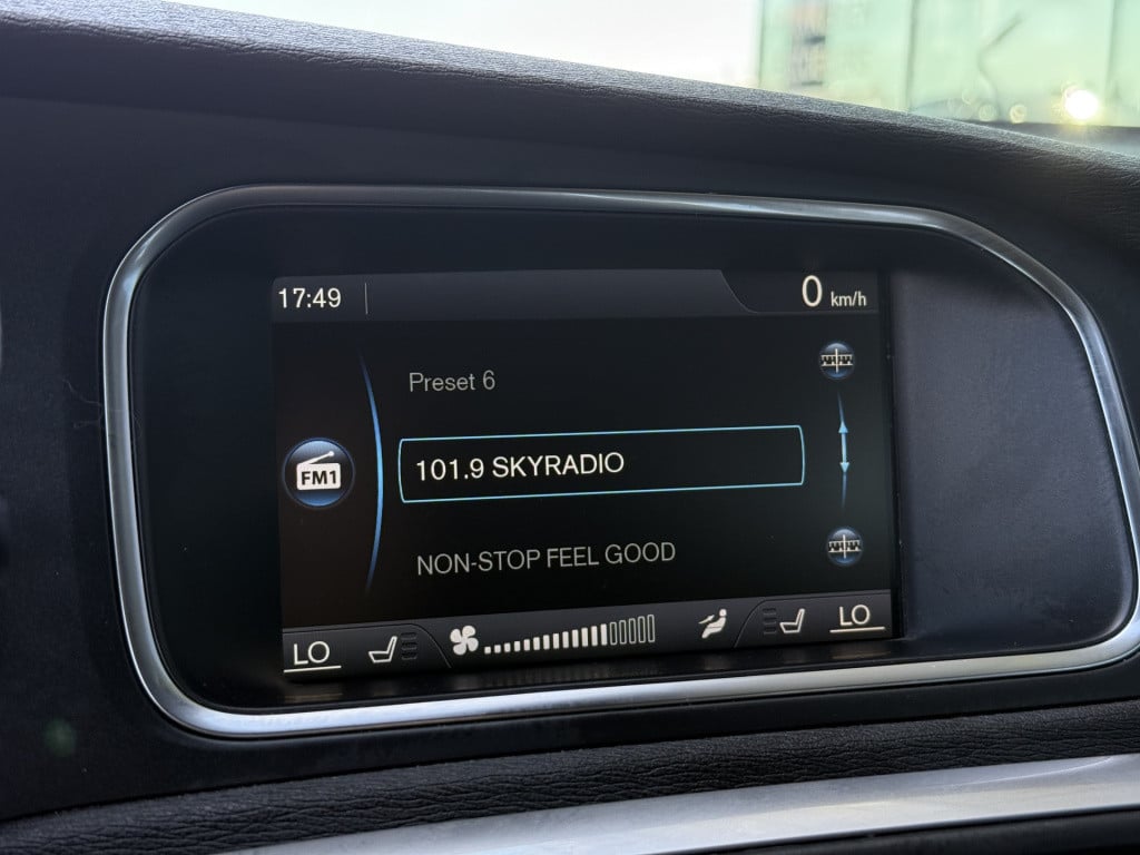 Volvo V40 1.6 t2 r-design | navi | cruise | stoelverwarming | parkeersensor