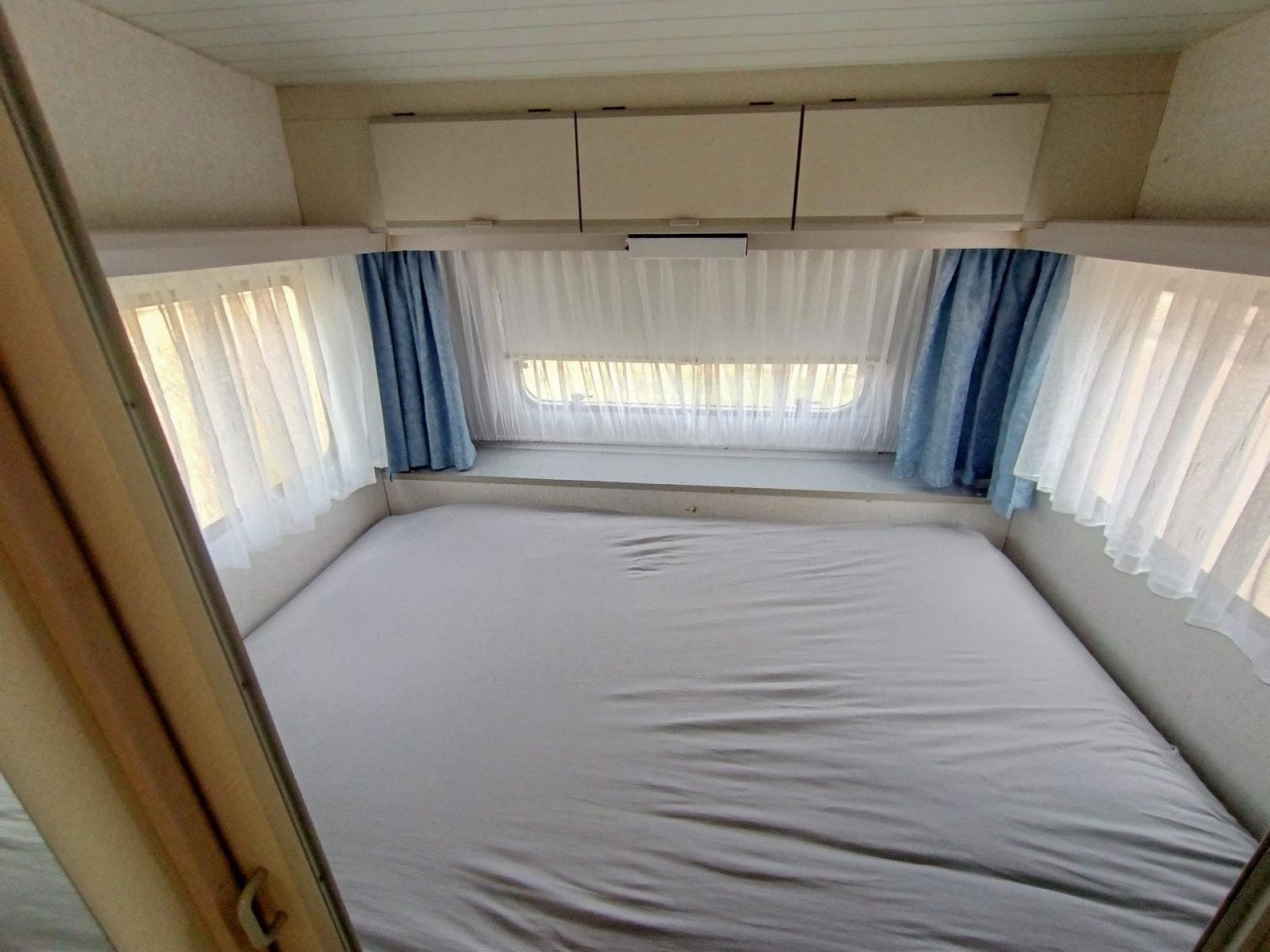 Gezinscaravan Burstner 440 , 1991 met voortent en luifel