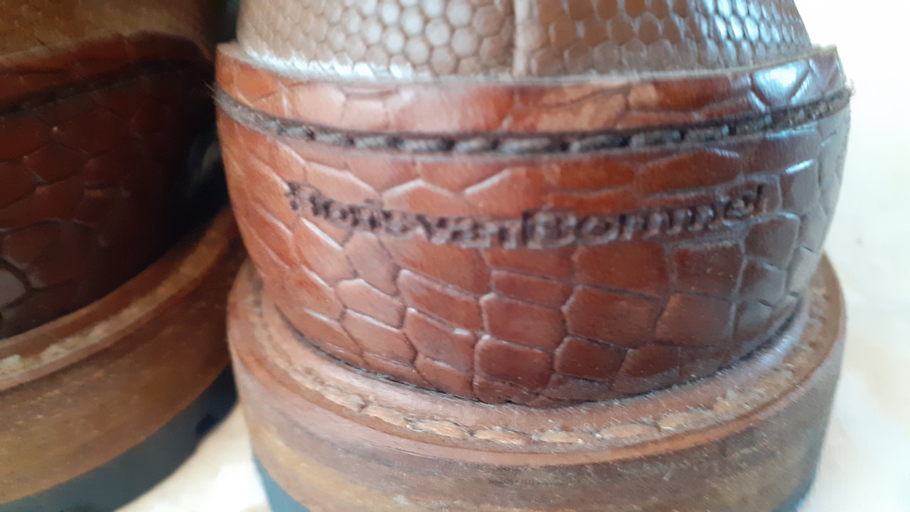 Diverseb Damesschoenen , halve Laarsjes maat 43 zwart ......BUGATTI....