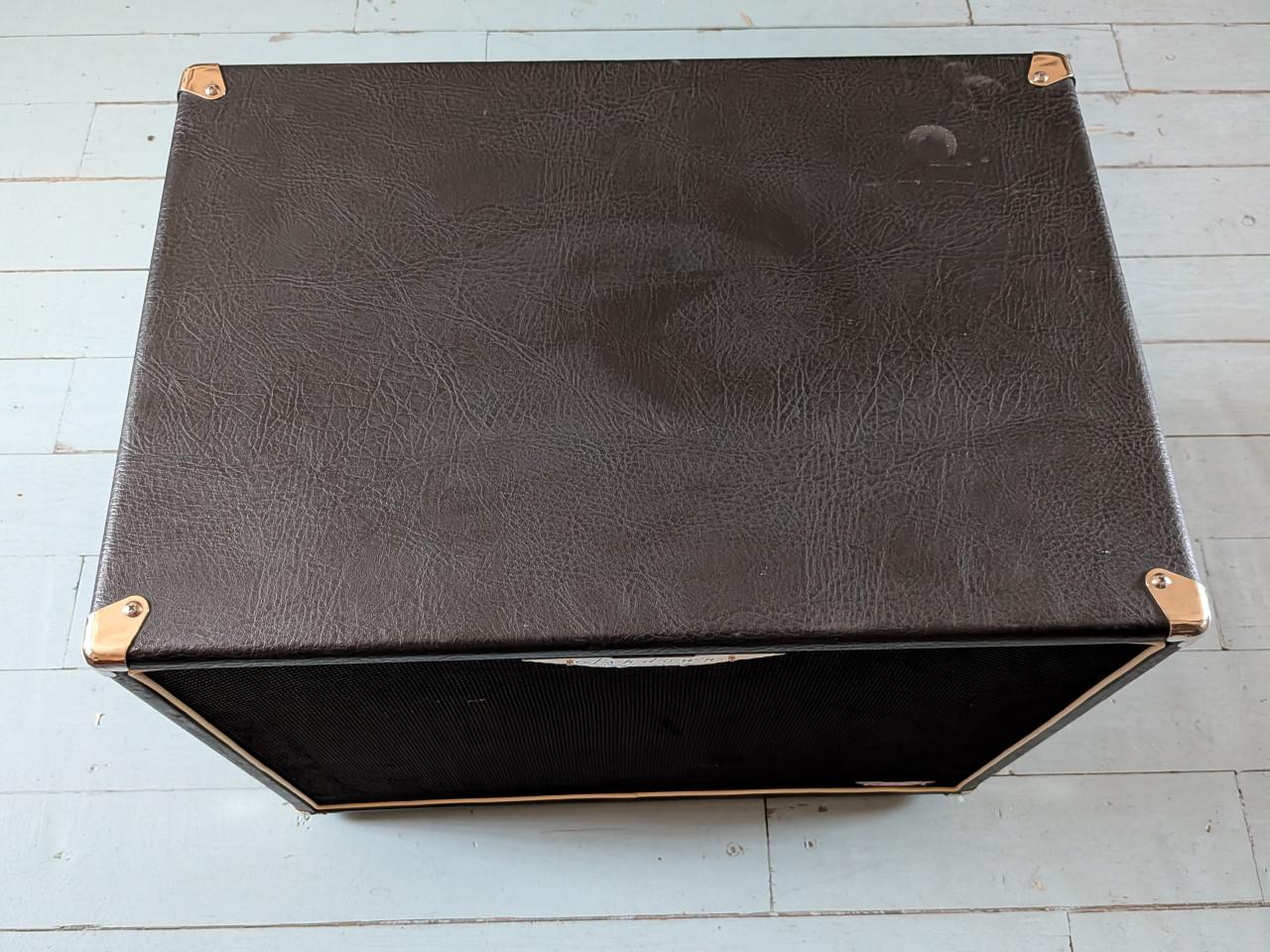 Ashdown MAG 115 bass cabinet, diep model.