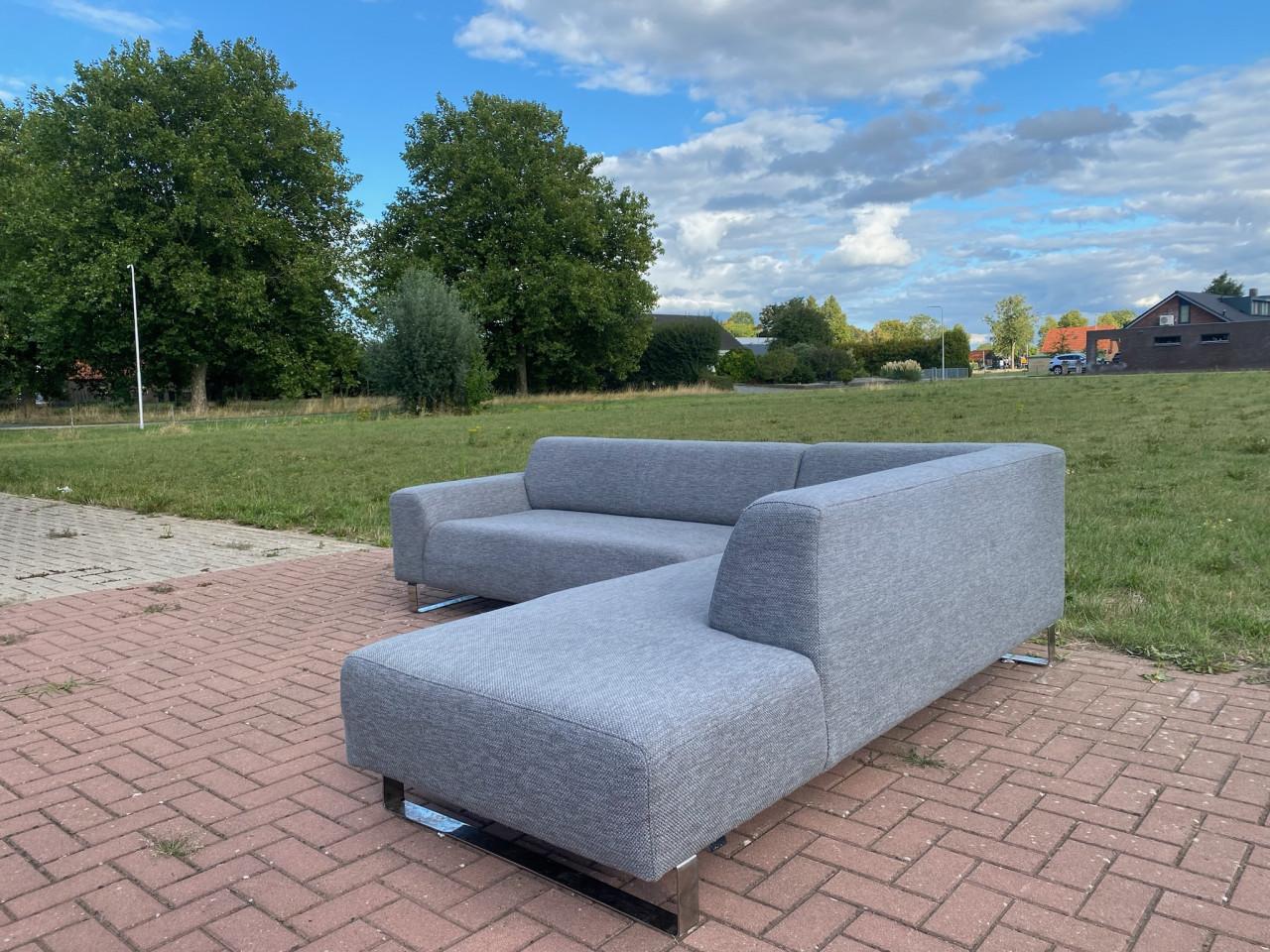 Montel Romero grijze stoffen hoekbank–Diep comfort–Ruime lounge