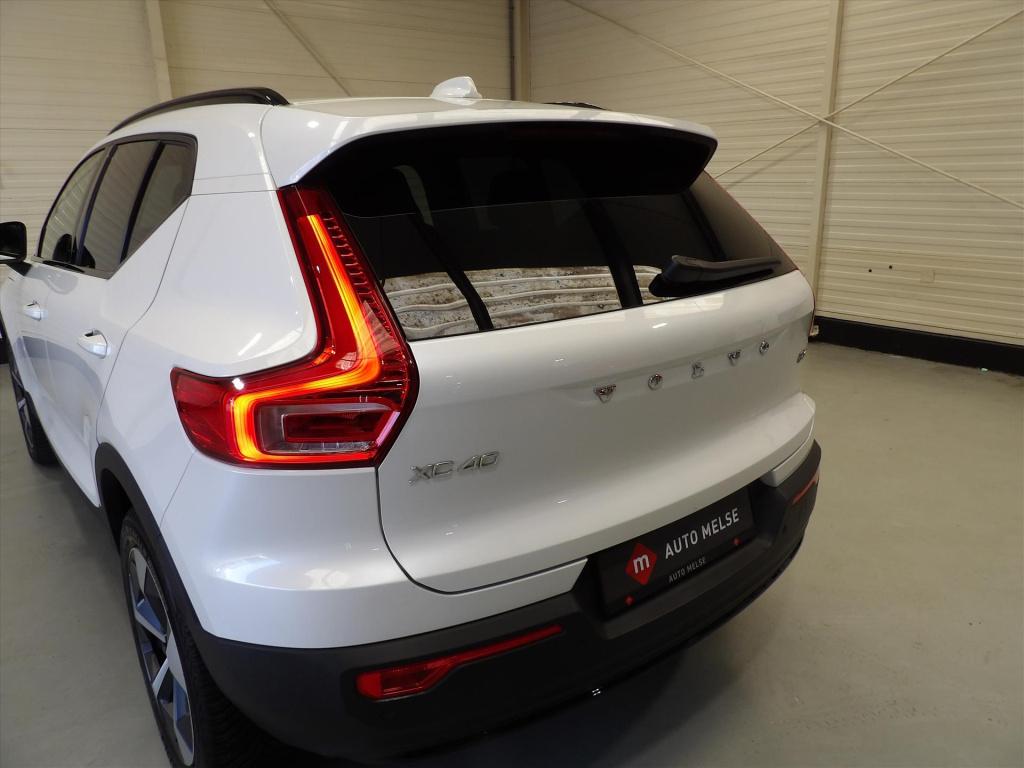 Volvo XC40 b3 163pk mild hybrid aut plus dark