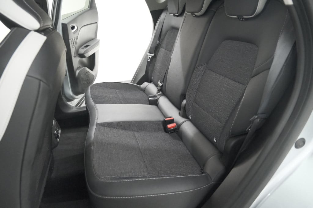Renault Captur tce 140 edc techno | camera | 9.3 inch groot scherm | stoelv