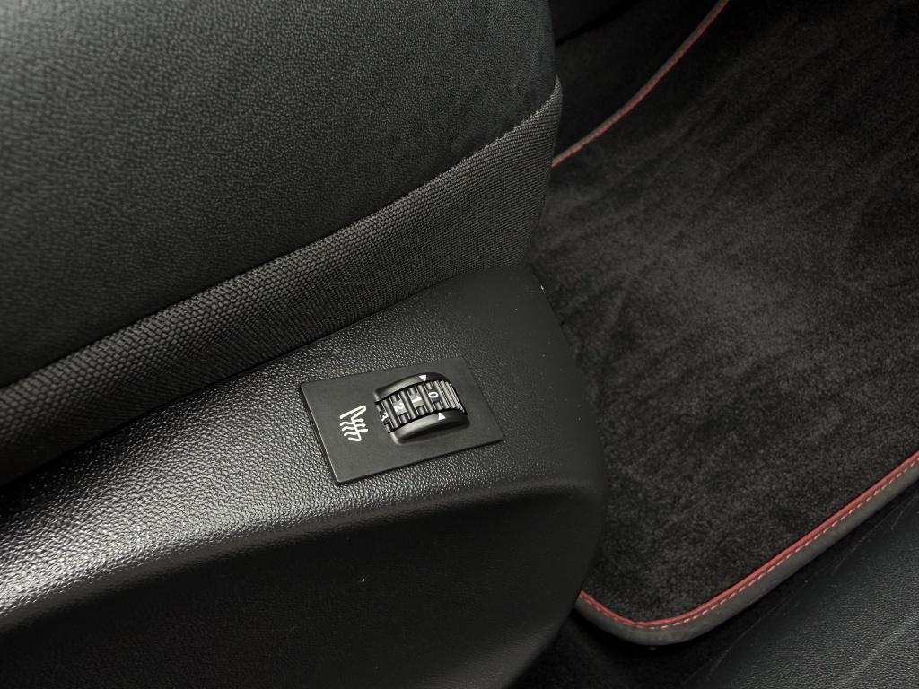 Peugeot 2008 1.2 puretech gt-line - trekhaak - parelmoerwit -