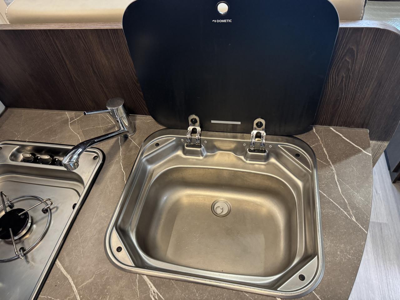 Camper Benimar half integraal 170pk automaat te koop