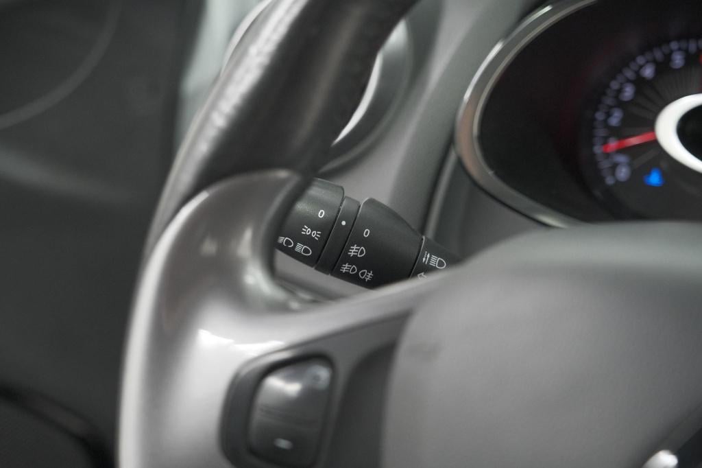 Renault Clio estate tce 90 limited | parkeersensoren | navigatie | airco