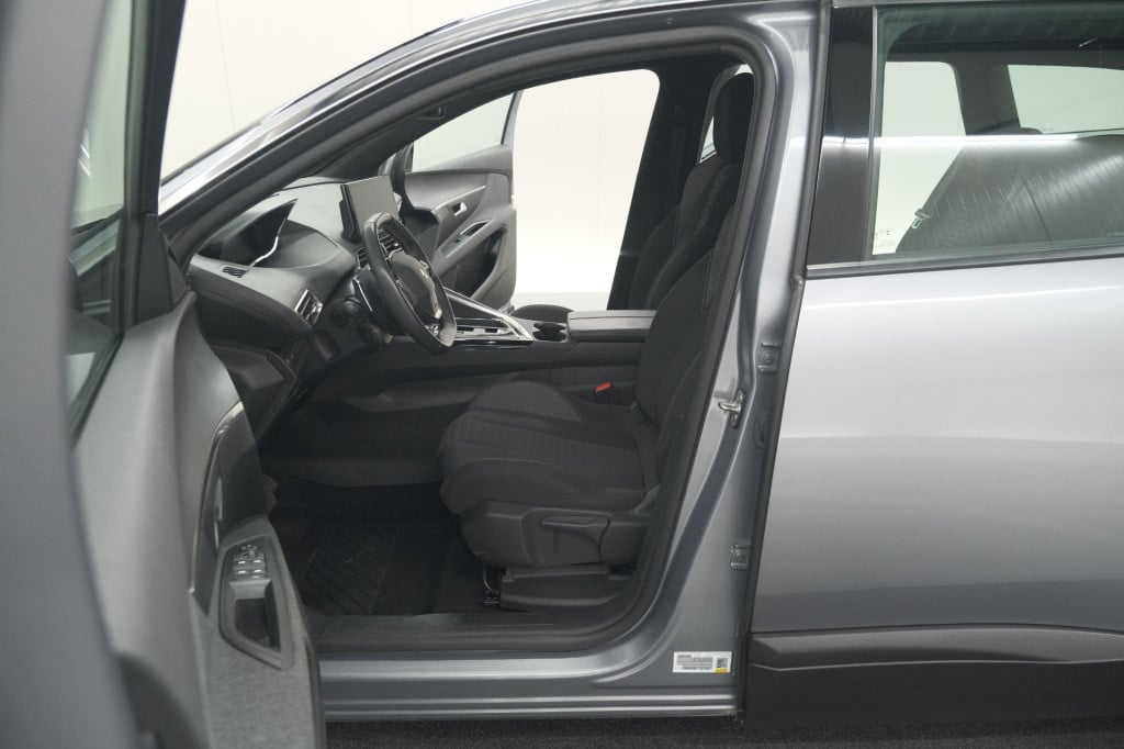 Peugeot 5008 puretech 130 eat8 active pack | 7 zitplaatsen | camera | apple