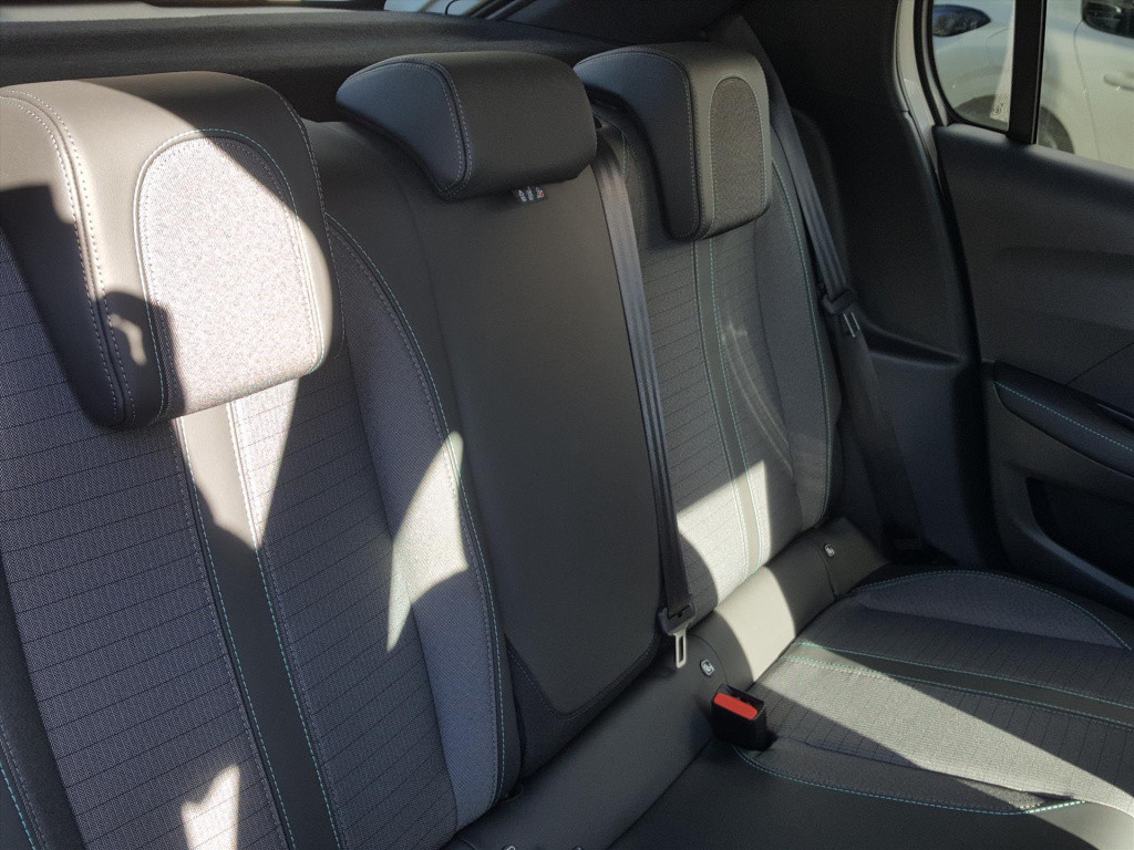 Peugeot 208 allure 1.2 pt-100pk navigatie | 3d-cockpit | cruise & climate |