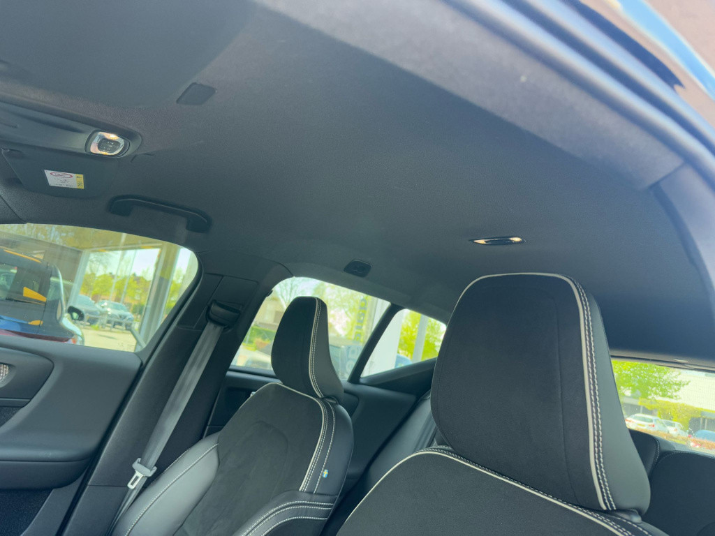 Volvo XC40 1.5 t4 recharge r-design expression